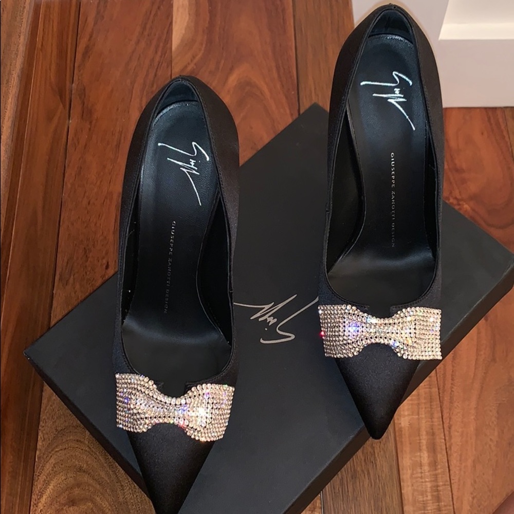 Giuseppe Zanotti heels with bow stones